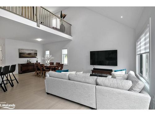 101 Clippers Lane, Town Of Blue Mountains, ON - Indoor Photo Showing Living Room