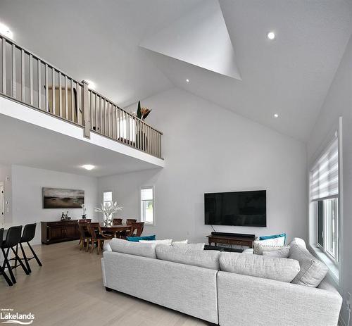 101 Clippers Lane, Town Of Blue Mountains, ON - Indoor Photo Showing Living Room