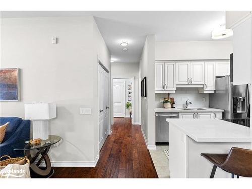 104-45 Ferndale Drive S, Barrie, ON - Indoor Photo Showing Kitchen