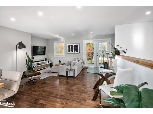 73 Arthur Street, Thornbury, ON - Indoor Photo Showing Living Room