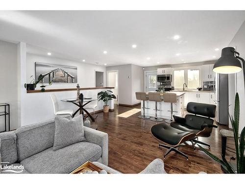 73 Arthur Street, Thornbury, ON - Indoor Photo Showing Living Room