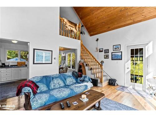 5202 Kelly Road, Hamilton, ON - Indoor Photo Showing Living Room