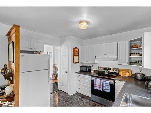 5202 Kelly Road, Hamilton, ON - Indoor Photo Showing Kitchen