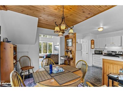 5202 Kelly Road, Hamilton, ON - Indoor Photo Showing Dining Room