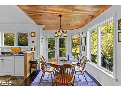 5202 Kelly Road, Hamilton, ON - Indoor Photo Showing Dining Room