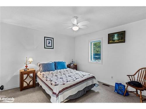 5202 Kelly Road, Hamilton, ON - Indoor Photo Showing Bedroom