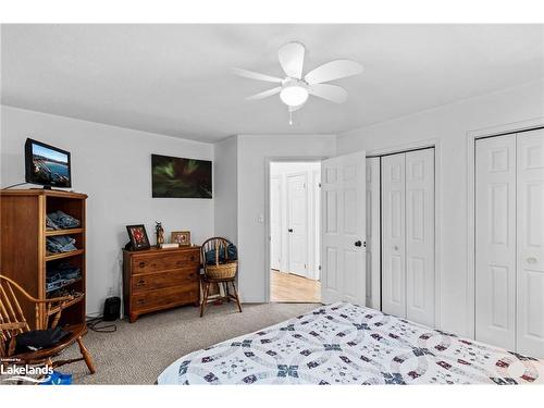 5202 Kelly Road, Hamilton, ON - Indoor Photo Showing Bedroom