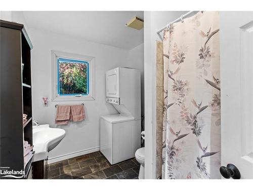 5202 Kelly Road, Hamilton, ON - Indoor Photo Showing Bathroom