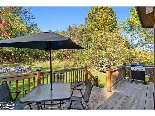 5202 Kelly Road, Hamilton, ON - Outdoor With Deck Patio Veranda