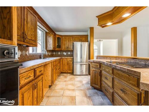 260 12 Concession E, Tiny Twp, ON - Indoor Photo Showing Kitchen