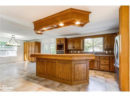 260 12 Concession E, Tiny Twp, ON - Indoor Photo Showing Kitchen