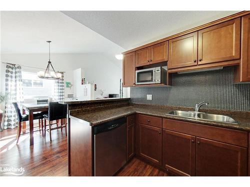 47 Williams Street, Collingwood, ON - Indoor Photo Showing Kitchen With Double Sink