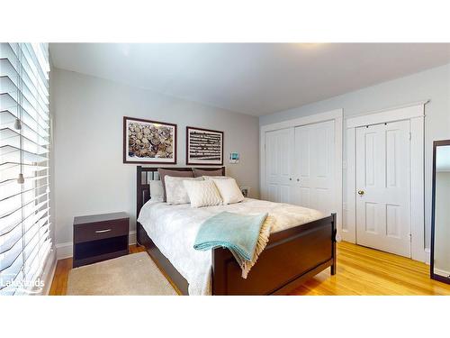 143 Fourth Street W, Collingwood, ON - Indoor Photo Showing Bedroom