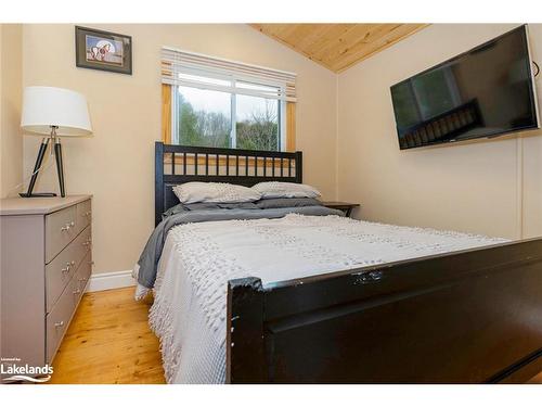 128 James Street, Town Of Blue Mountains, ON - Indoor Photo Showing Bedroom