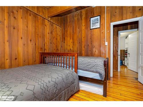 128 James Street, Town Of Blue Mountains, ON - Indoor Photo Showing Bedroom