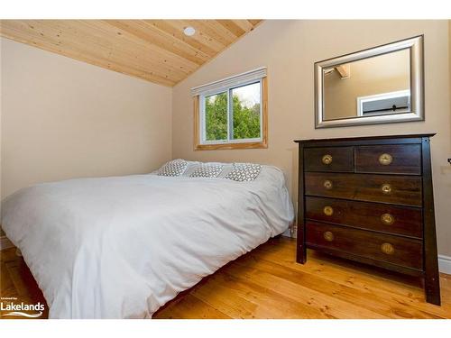 128 James Street, Town Of Blue Mountains, ON - Indoor Photo Showing Bedroom