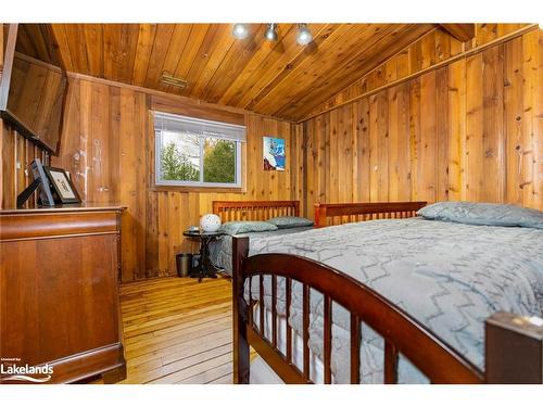 128 James Street, Town Of Blue Mountains, ON - Indoor Photo Showing Bedroom