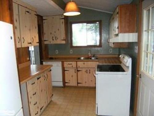 229 Brophy'S Lane, The Blue Mountains, ON - Indoor Photo Showing Kitchen