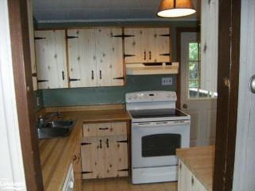 229 Brophy'S Lane, The Blue Mountains, ON - Indoor Photo Showing Kitchen