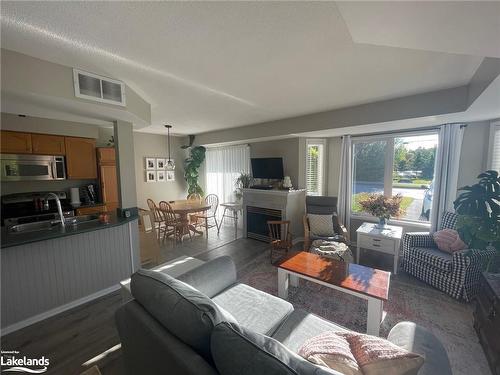 1-295 Balsam Street, Collingwood, ON - Indoor Photo Showing Living Room