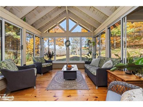 1236 Butter And Egg Road Road, Bracebridge, ON - Indoor Photo Showing Living Room