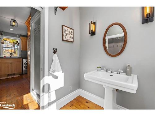 1236 Butter And Egg Road Road, Bracebridge, ON - Indoor Photo Showing Bathroom