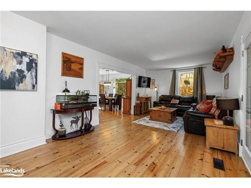 1236 Butter And Egg Road Road, Bracebridge, ON - Indoor Photo Showing Living Room