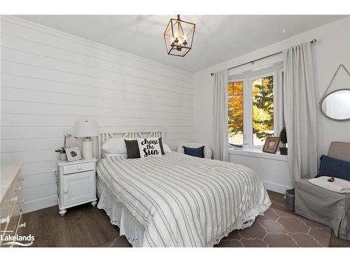 22-1094 Mortimers Point Road, Port Carling, ON - Indoor Photo Showing Bedroom