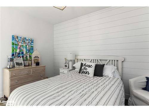 22-1094 Mortimers Point Road, Port Carling, ON - Indoor Photo Showing Bedroom