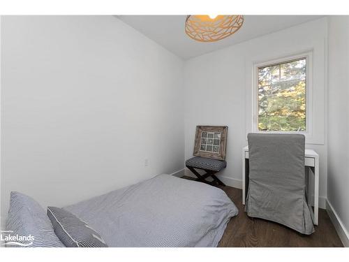 22-1094 Mortimers Point Road, Port Carling, ON - Indoor Photo Showing Bedroom