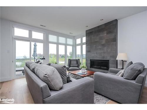 838 Suncrest Circle, Collingwood, ON - Indoor Photo Showing Living Room With Fireplace