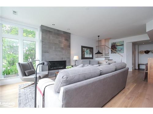 838 Suncrest Circle, Collingwood, ON - Indoor Photo Showing Living Room With Fireplace