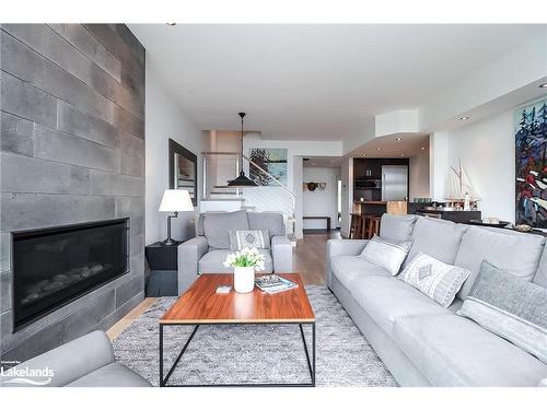 838 Suncrest Circle, Collingwood, ON - Indoor Photo Showing Living Room With Fireplace