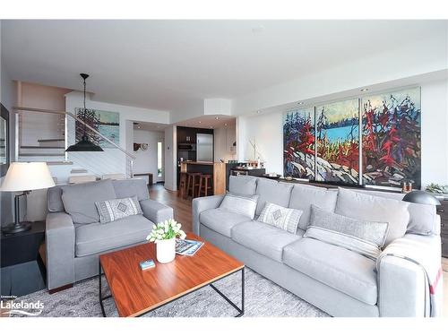 838 Suncrest Circle, Collingwood, ON - Indoor Photo Showing Living Room