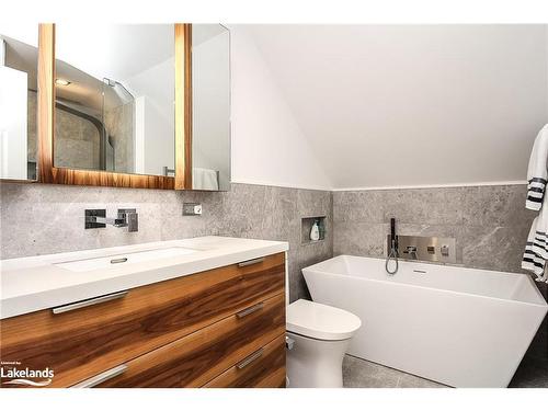 838 Suncrest Circle, Collingwood, ON - Indoor Photo Showing Bathroom