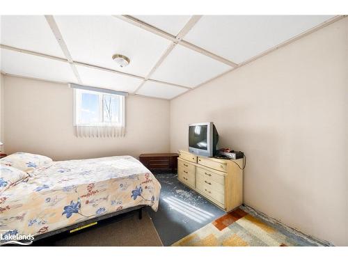 327 Whitestone Lake Road, Whitestone, ON - Indoor Photo Showing Bedroom