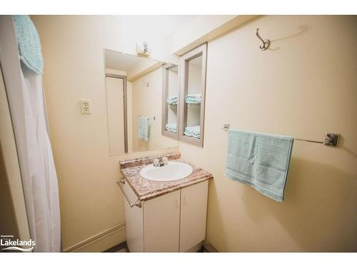 51 Stevens Road, Temagami, ON - Indoor Photo Showing Bathroom