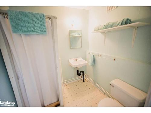 51 Stevens Road, Temagami, ON - Indoor Photo Showing Bathroom