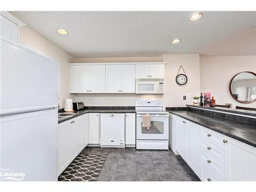 505 Oxbow Crescent, Collingwood, ON - Indoor Photo Showing Kitchen