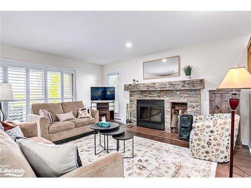 505 Oxbow Crescent, Collingwood, ON - Indoor Photo Showing Living Room With Fireplace