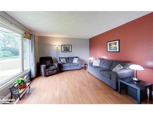 112 Greenfield Drive, Meaford, ON - Indoor Photo Showing Living Room