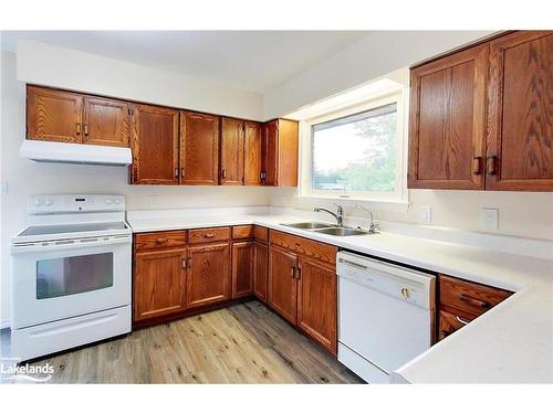 112 Greenfield Drive, Meaford, ON - Indoor Photo Showing Kitchen With Double Sink