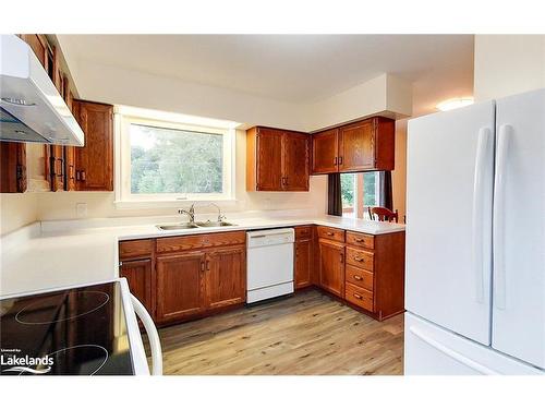 112 Greenfield Drive, Meaford, ON - Indoor Photo Showing Kitchen With Double Sink