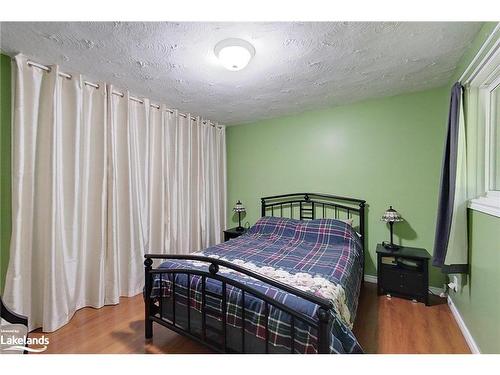 112 Greenfield Drive, Meaford, ON - Indoor Photo Showing Bedroom