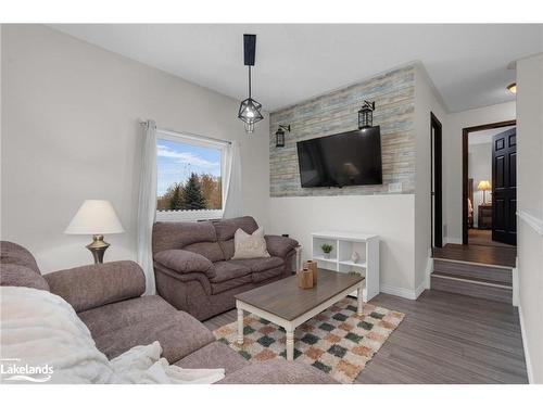 27 Georgias Walk, Victoria Harbour, ON - Indoor Photo Showing Living Room