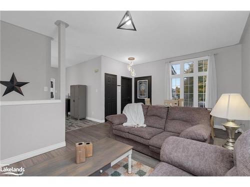 27 Georgias Walk, Victoria Harbour, ON - Indoor Photo Showing Living Room