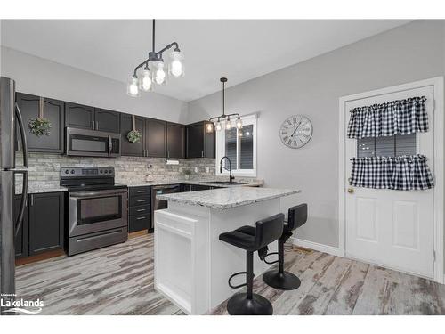 27 Georgias Walk, Victoria Harbour, ON - Indoor Photo Showing Kitchen With Upgraded Kitchen