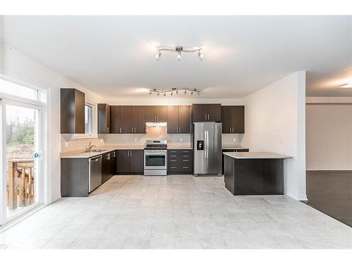 27 Pearl Street, Wasaga Beach, ON - Indoor Photo Showing Kitchen