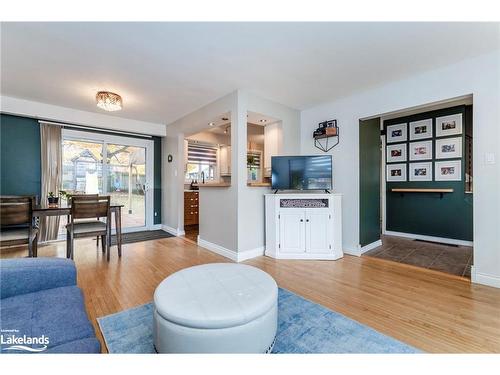 80 Woodland Drive, Midland, ON - Indoor Photo Showing Living Room