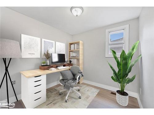 7 67Th Street N, Wasaga Beach, ON - Indoor Photo Showing Office